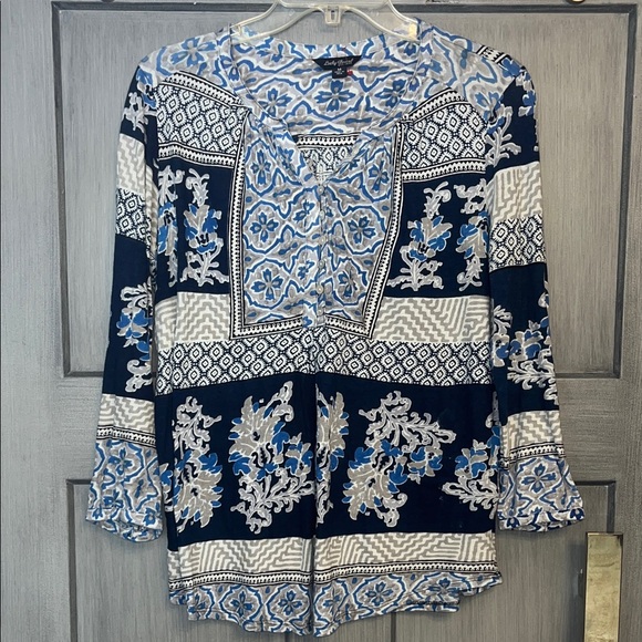 Lucky Brand Tops - Lucky Brand Navy and White Patterned Blouse size medium lightweight
